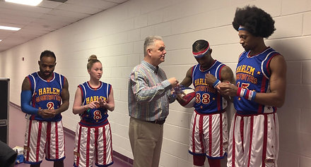 Thumbs Up with the Globetortters 
