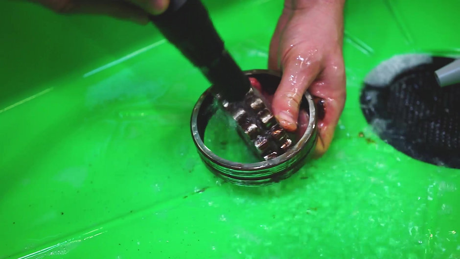 WATCH MANUAL PARTS CLEANING IN ACTION