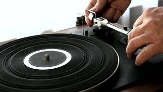 Preparing a turntable for shipment