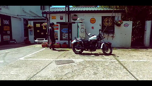 The Sinnis Hoodlum 125cc Cruiser - On The Road