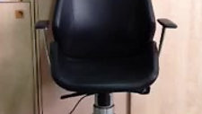 כיסא מתכוונן בהתאמה 