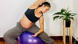 Yoga con bola para embarazadas