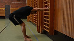 Chins programmet - Steg 7 -Mobilitetsövning – Tvåarm lats stretch med lut bakåt, handflator uppåt