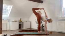 Vinyasa Flow Yoga - Hip & Heart Openers / 60 Minuten