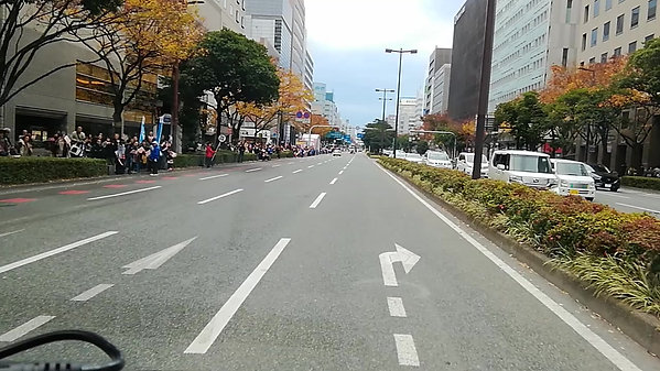 福岡国際マラソン　移動中継車