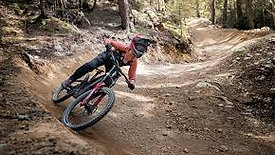 Mountain Bike -Downhill MTB in Whistler, BC, Canadá.
