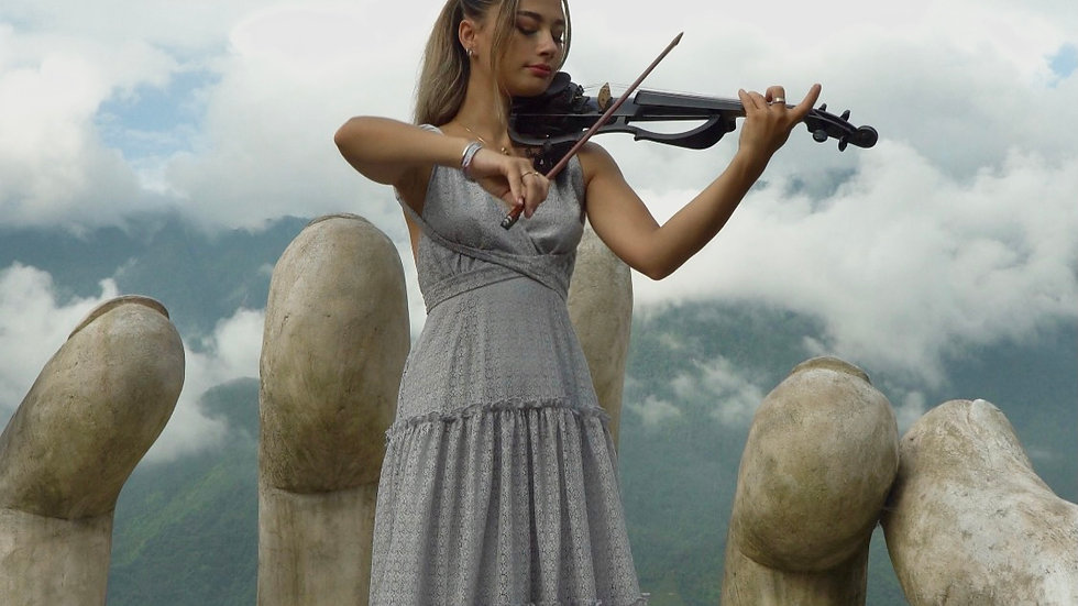 Anna - Violinist