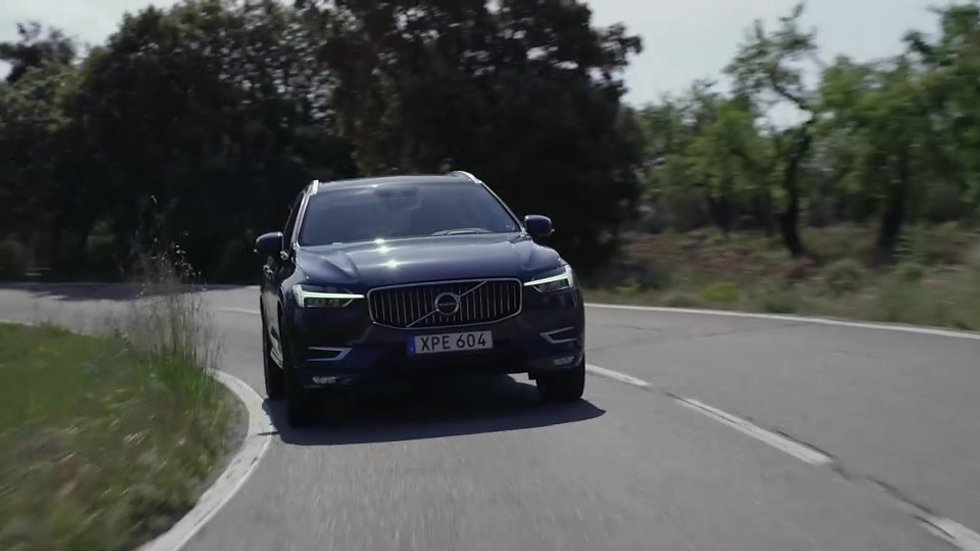2. New_Volvo_XC60_T6_Denim_Blue_Driving_Footage