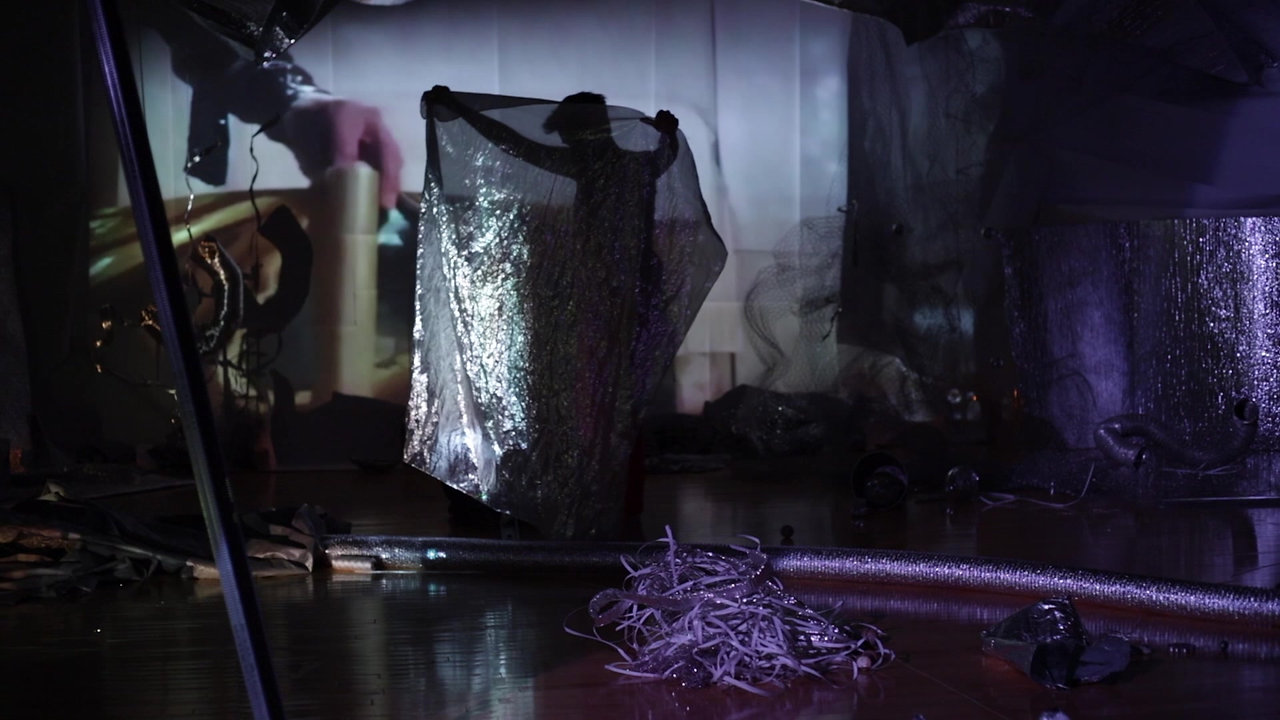 Silvering in Confinement: A Dance for Objects and Humans
