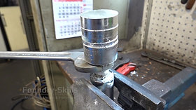Disassembly of a plunger of a hot chamber high pressure die casting machine