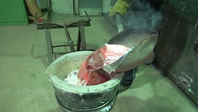 Filling a pouring ladle