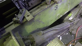 Tilting system of tilt casting machine