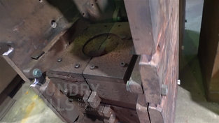 Detailed view of mounting plates of a croning machine