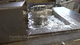 Cleaning a zinc melting furnace