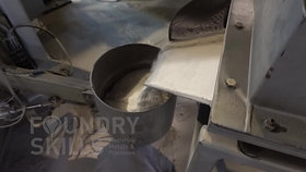 Filling a small moulding material silo