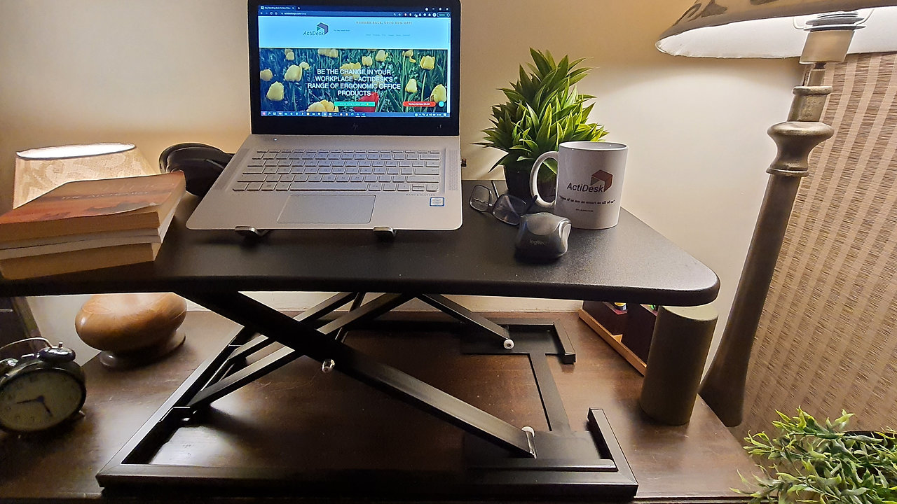 Curved Best Price Standing Desk for Streaming