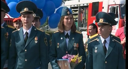 Андрей Тарасенко вручает дипломы
