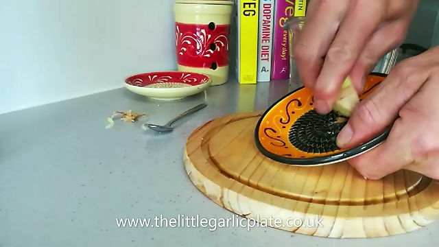 How To Grate Ginger with The Grate Plate 